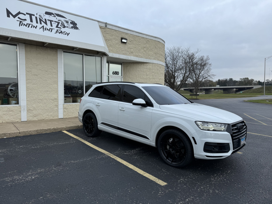 Audi Q7 on 285/35R19 AZ850