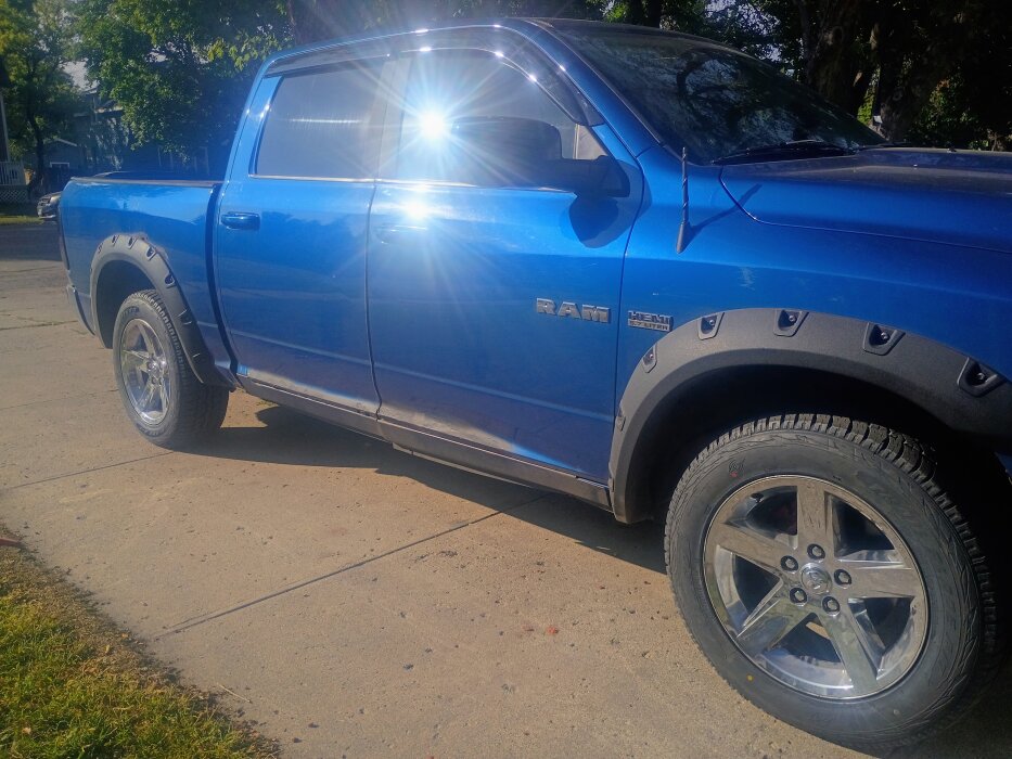 Dodge RAM 1500 on 275/60R20 TRAIL BLADE A/T