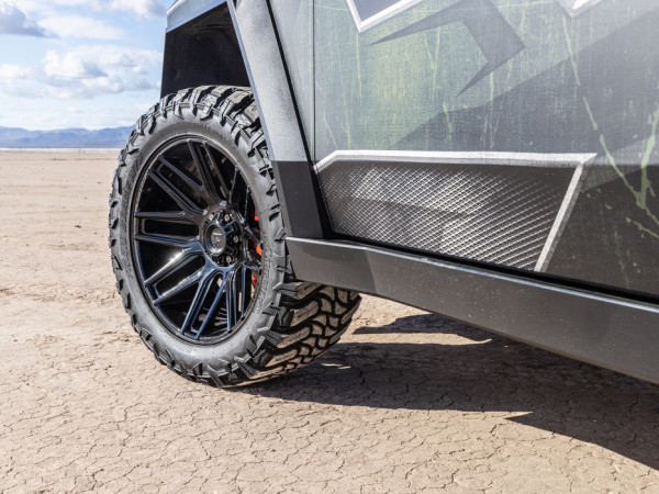 Tesla Cybertruck on 35x13.50R22LT TRAIL BLADE MTS - image 5
