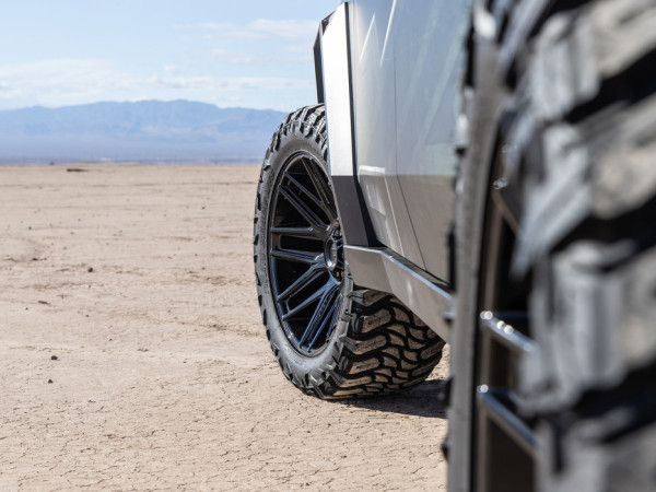 Tesla Cybertruck on 35x13.50R22LT TRAIL BLADE MTS - image 7
