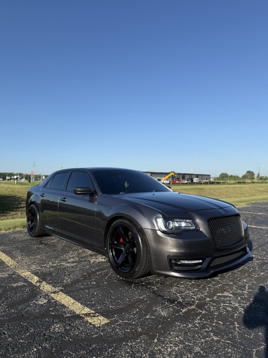 Chrysler 300c on 305/35R20 AZ810