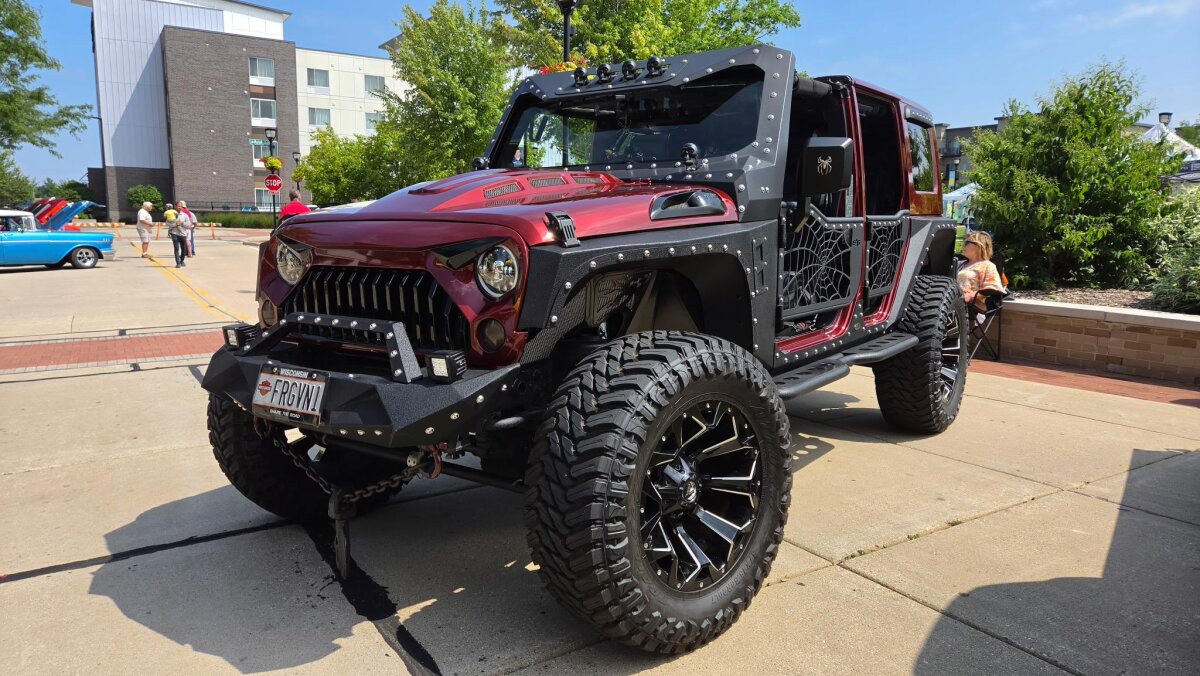 Jeep Wrangler on 37x13.50R20LT TRAIL BLADE M/T