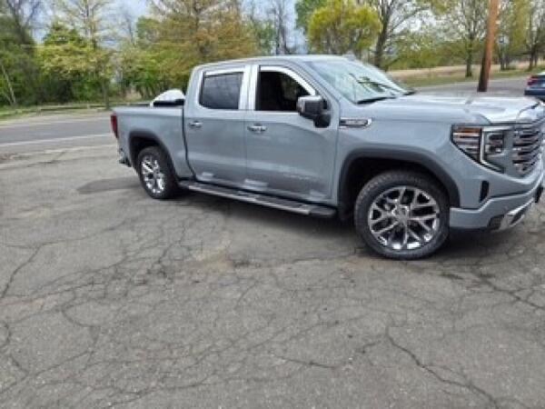 GMC Denali on 285/45R22 TRAIL BLADE ATS - image 2