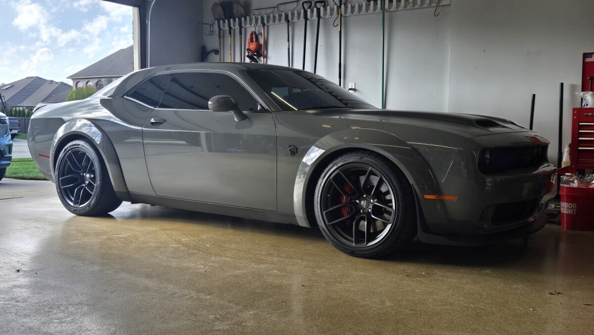 Dodge Challenger Hellcat Redeye Widebody on 305/35R20 AZ850DR
