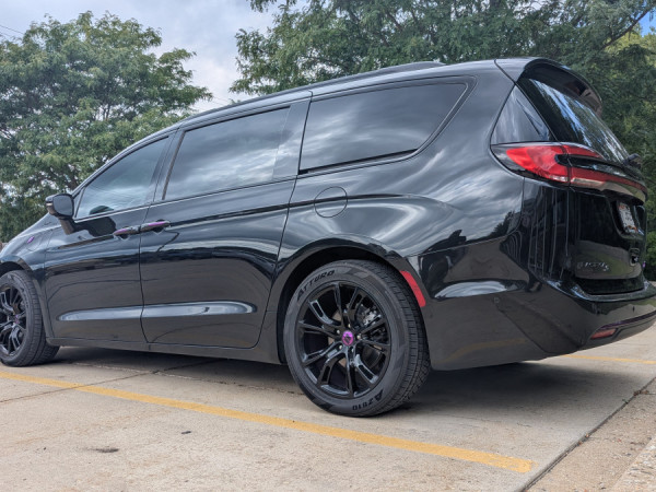 Chrysler Pacifica on 275/45R20 AZ810 - image 2