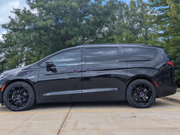 Chrysler Pacifica on 275/45R20 AZ810 - image 3