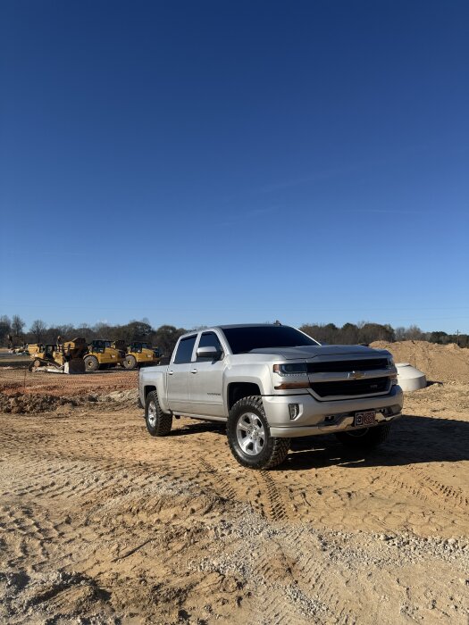 Chevrolet 1500 on 35x12.50R18LT TRAIL BLADE M/T