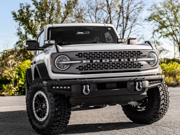 Ford Bronco on 37x12.50R17LT TRAIL BLADE MTS - image 3