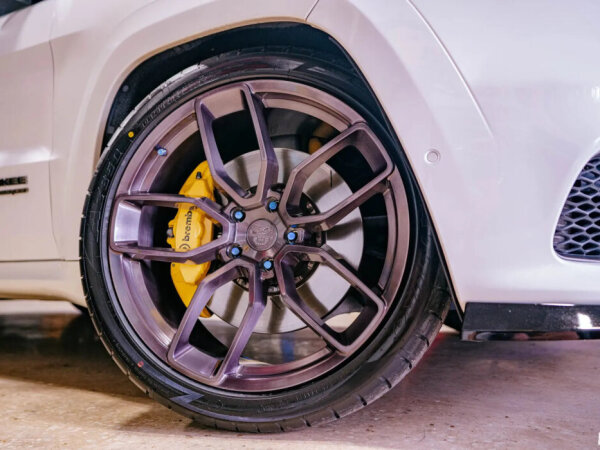 Jeep Trackhawk on 305/35R22 AZ850 - image 4