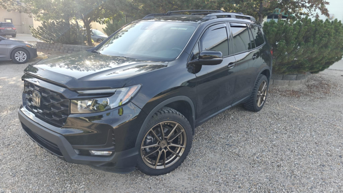 Honda Passport on 275/45R20 TRAIL BLADE X/T