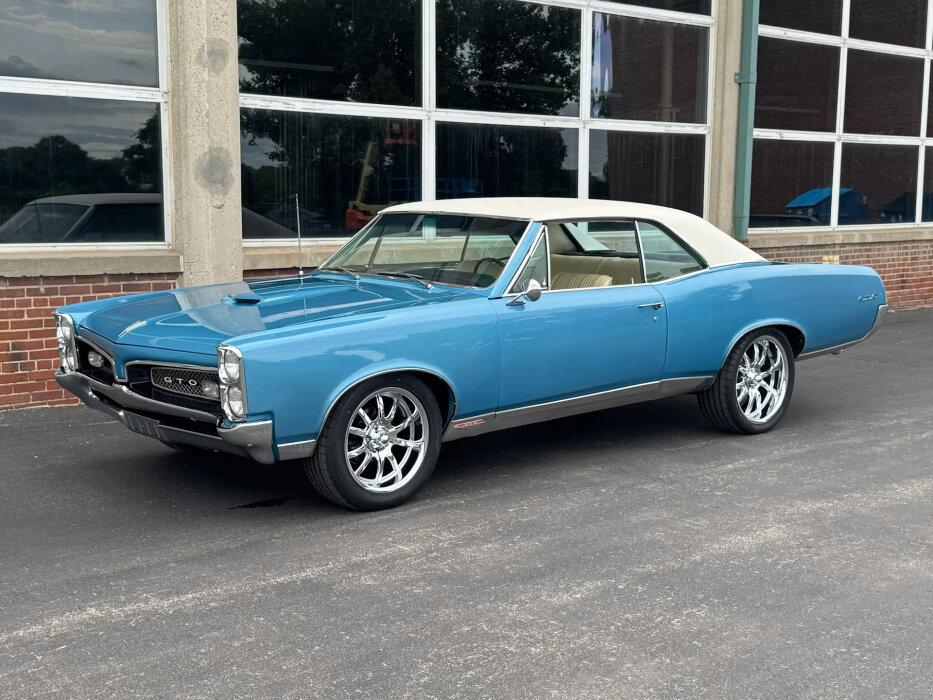 Pontiac GTO on 245/50R18 AZ850