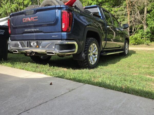 GMC Sierra 1500 on LT295/55R20 TRAIL BLADE MTS - image 2