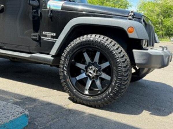 Jeep Wrangler on 33x12.50R20LT TRAIL BLADE X/T - image 2