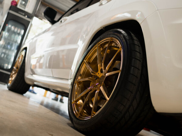 Jeep Trackhawk on 305/35R22 AZ850 - image 2