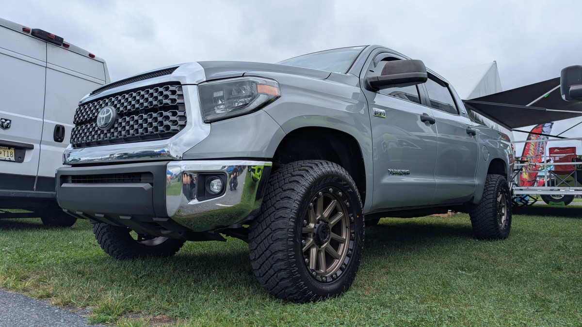 Toyota Tundra on LT295/60R20 TRAIL BLADE X/T