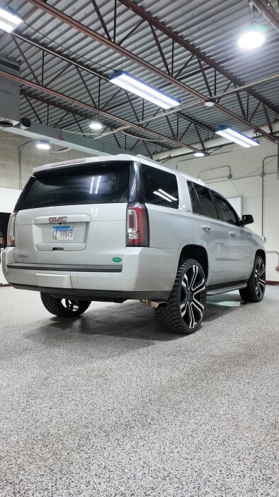 GMC Yukon on 305/30R26 TRAIL BLADE X/T
