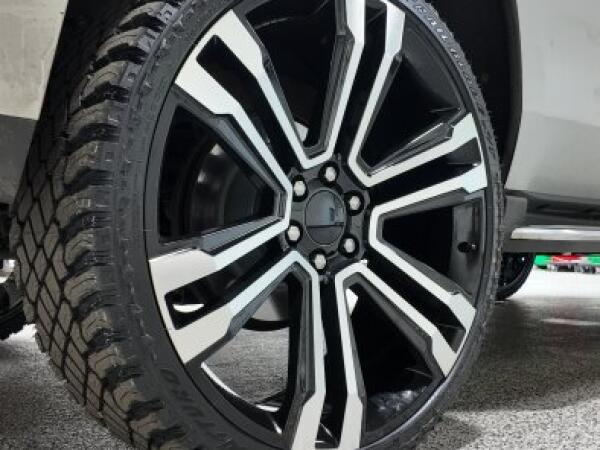 GMC Yukon on 305/30R26 TRAIL BLADE X/T - image 2
