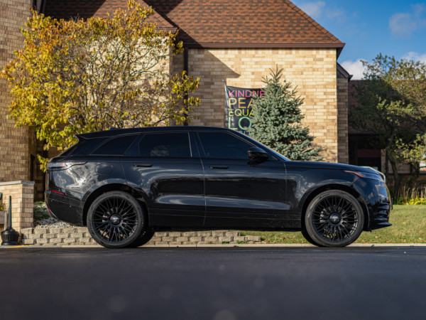 Land Rover Velar on 265/40R22 AZ810 - image 3