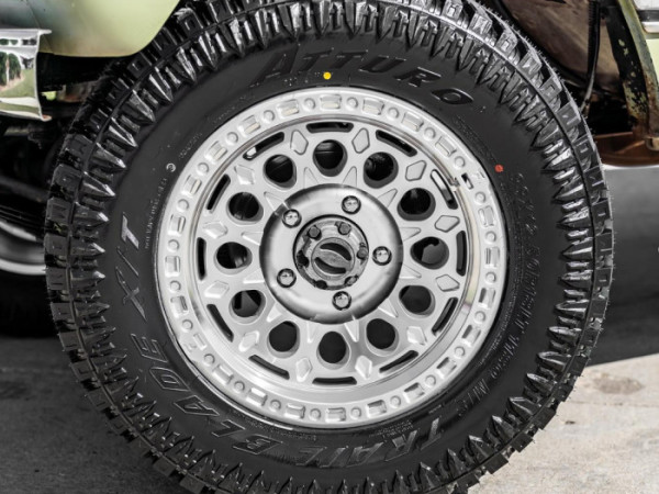 International Scout II on 33x12.50R18LT TRAIL BLADE X/T - image 2