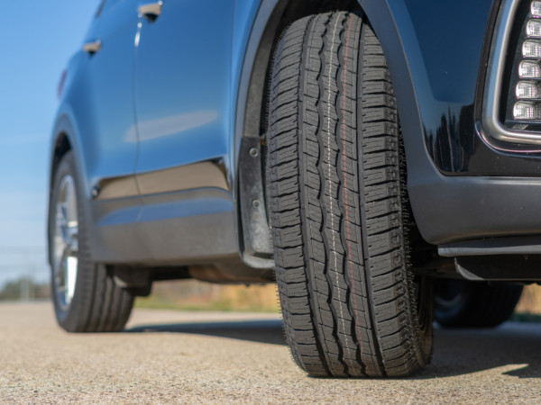 Hyundai Santa Fe on 235/55R19 TRAIL BLADE H/T - image 2