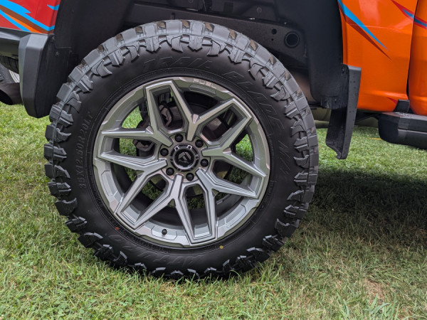 Chevrolet Silverado on 35x12.50R20LT TRAIL BLADE M/T - image 3
