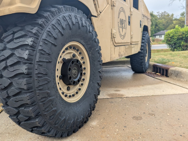AM General HMMWV on 40x13.50R17LT TRAIL BLADE BOSS - image 2