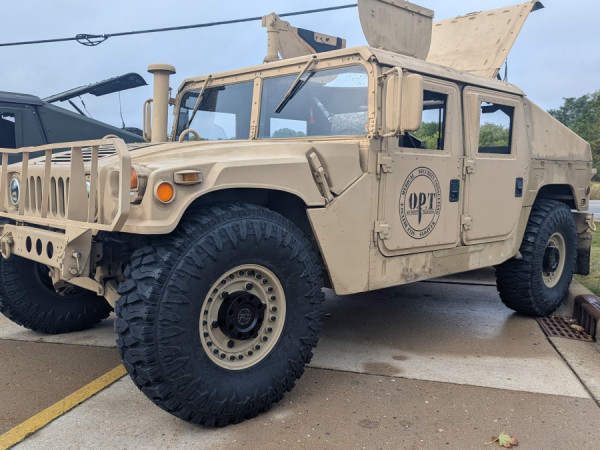 AM General HMMWV on 40x13.50R17LT TRAIL BLADE BOSS - image 4
