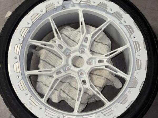 Audi S6 on 275/35R21 AZ850 - image 2
