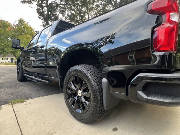 Chevrolet Silverado 1500 RST on 275/60R20 TRAIL BLADE ATS - image 2