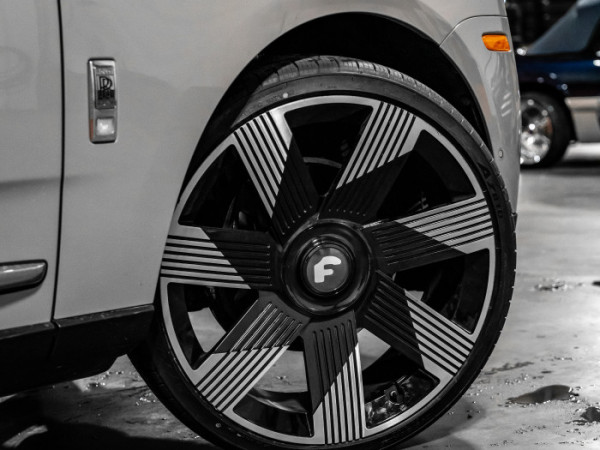 Rolls-Royce Cullinan on 295/30R26 AZ810 - image 2