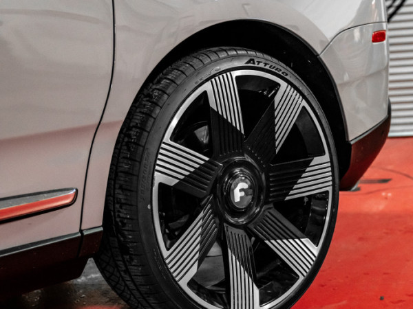 Rolls-Royce Cullinan on 295/30R26 AZ810 - image 3
