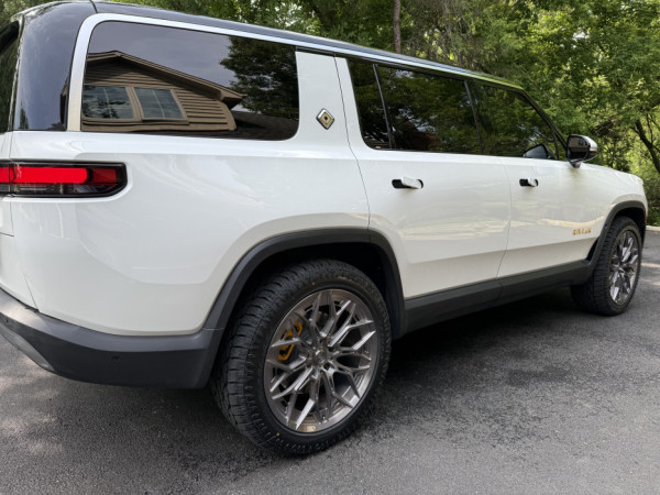 Rivian R1S on 275/50R22 TRAIL BLADE ATS - image 2