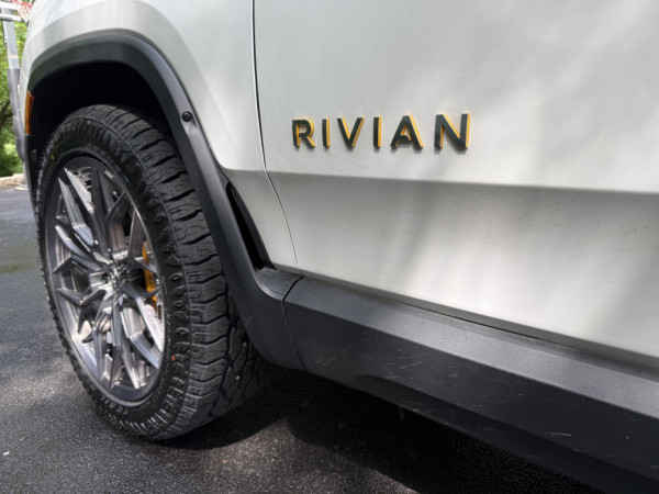 Rivian R1S on 275/50R22 TRAIL BLADE ATS - image 3
