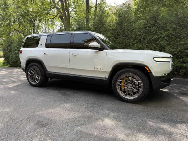 Rivian R1S on 275/50R22 TRAIL BLADE ATS - image 4